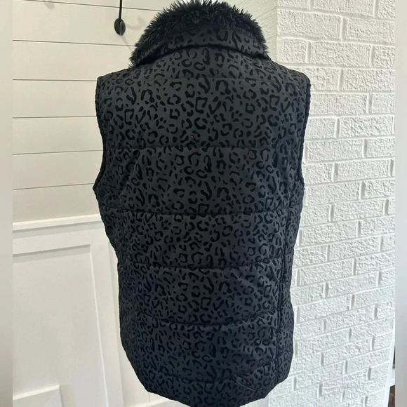 Super Cute!‎ Casual Identity Black Vest w / Fur Collar Size M - Picture 2 of 3
